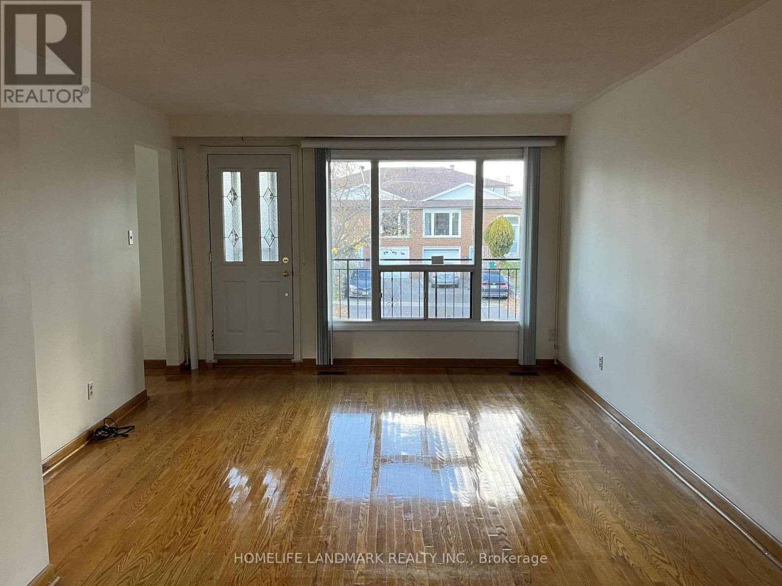 Single Family at UPPER- 31 Pawnee Avenue, Toronto (Pleasant View), Ontario - Photo 3 - RE/MAX Garden City Realty