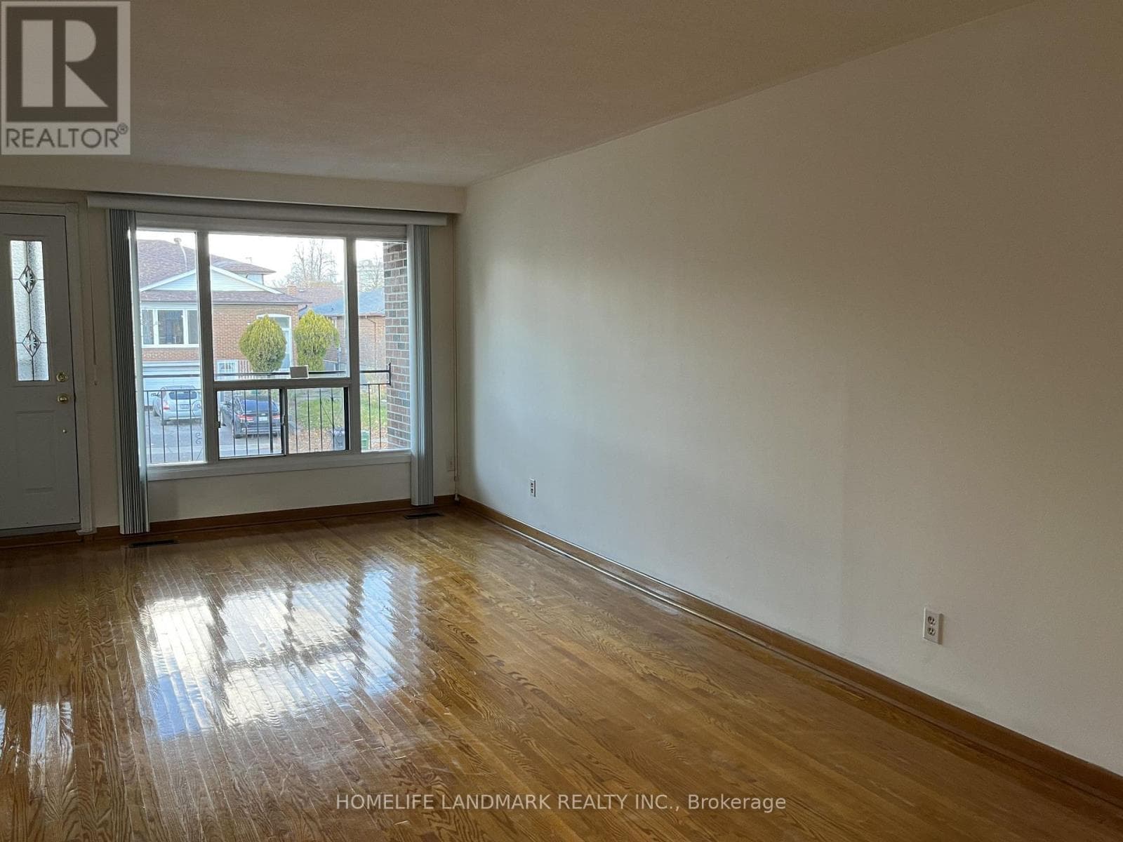 Single Family at UPPER- 31 Pawnee Avenue, Toronto (Pleasant View), Ontario - Photo 4 - RE/MAX Garden City Realty