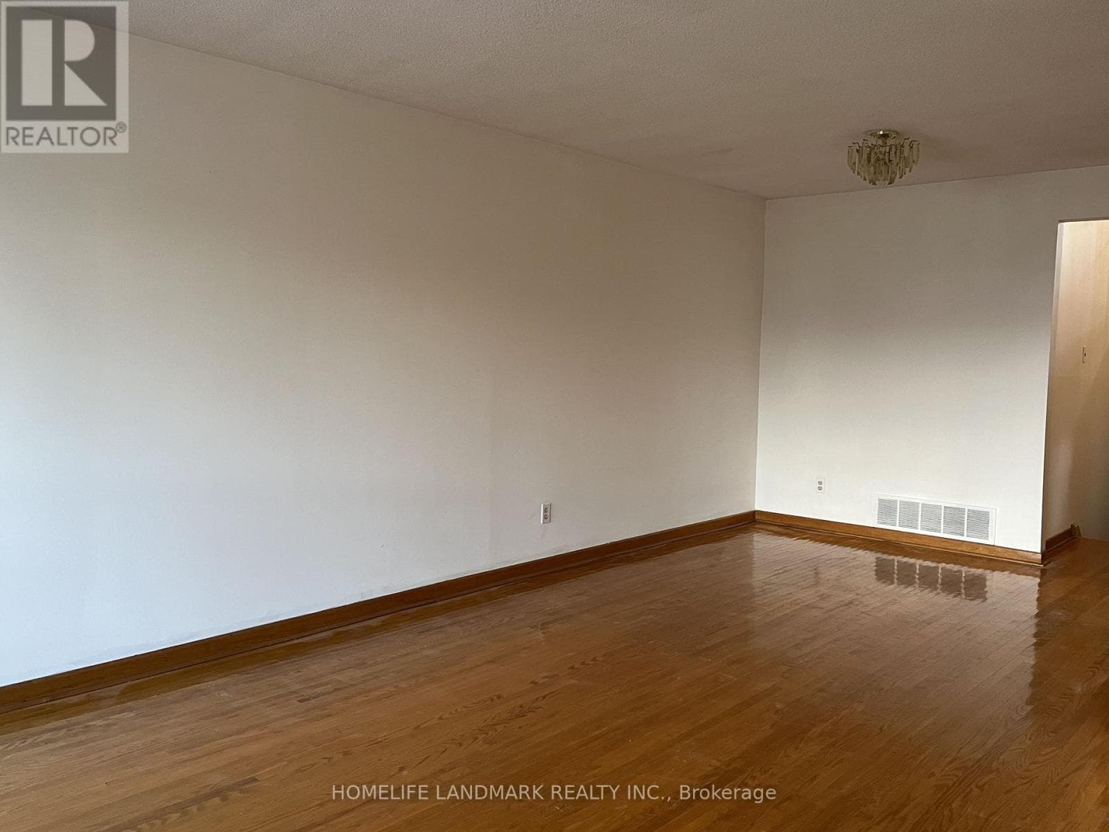 Single Family at UPPER- 31 Pawnee Avenue, Toronto (Pleasant View), Ontario - Photo 5 - RE/MAX Garden City Realty