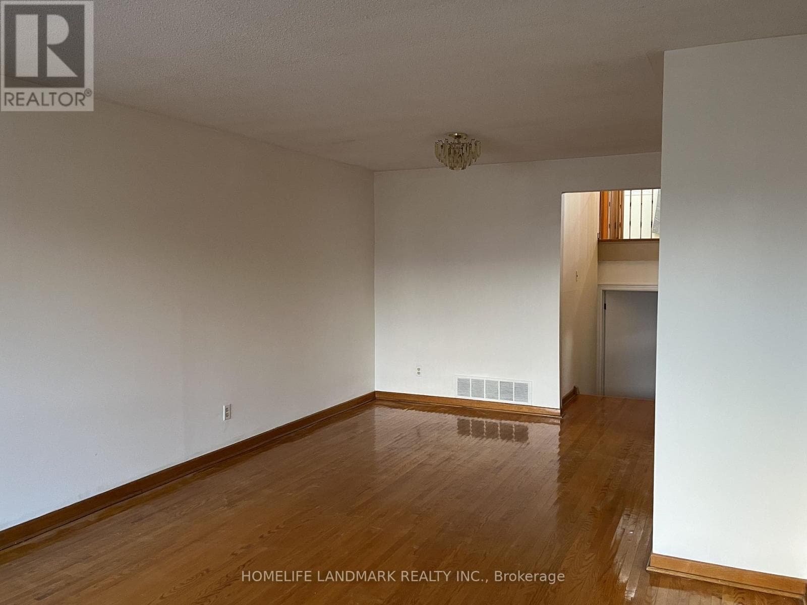 Single Family at UPPER- 31 Pawnee Avenue, Toronto (Pleasant View), Ontario - Photo 6 - RE/MAX Garden City Realty