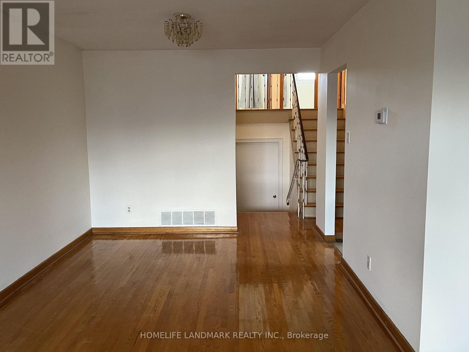 Single Family at UPPER- 31 Pawnee Avenue, Toronto (Pleasant View), Ontario - Photo 7 - RE/MAX Garden City Realty