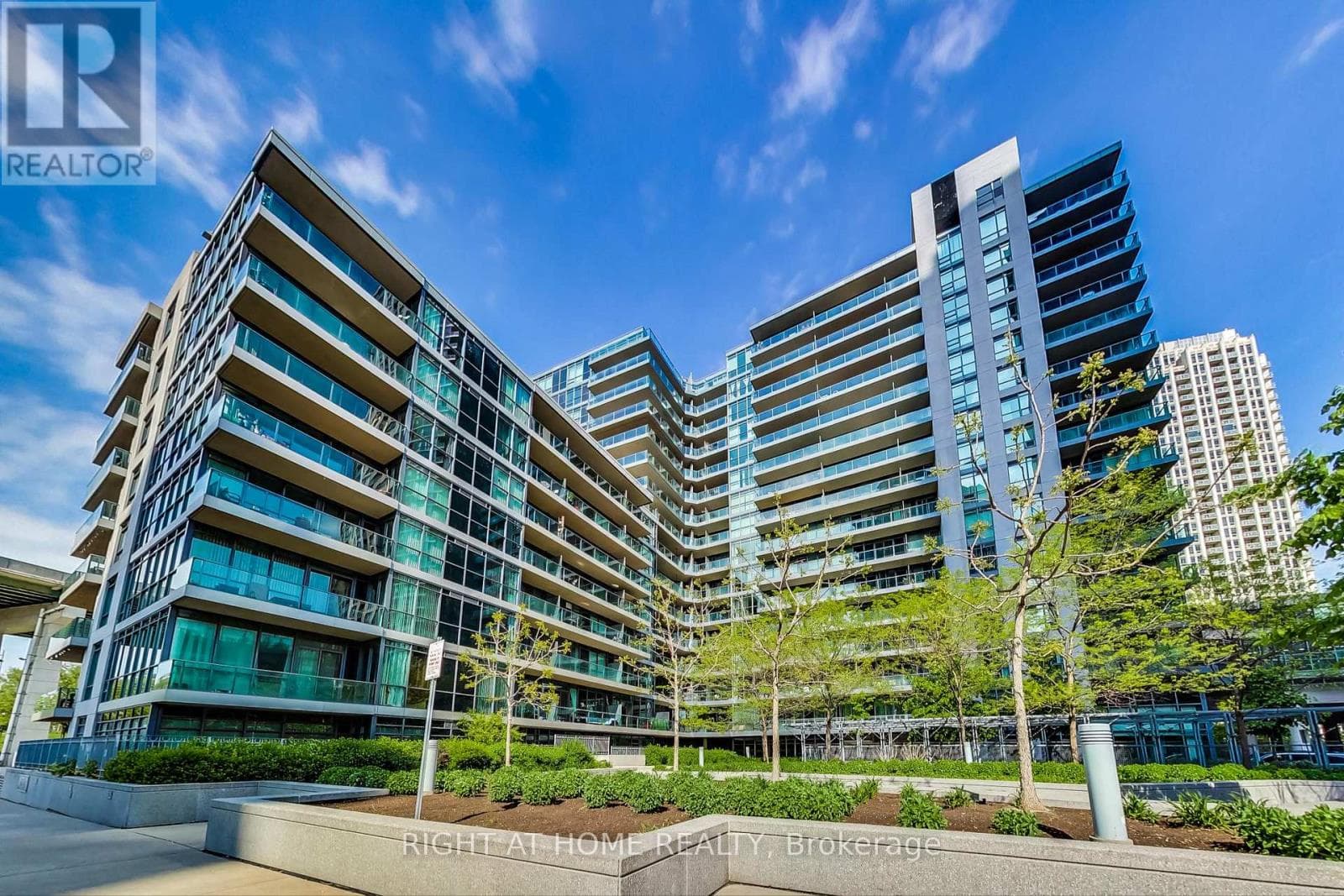 656- 209 Fort York Boulevard