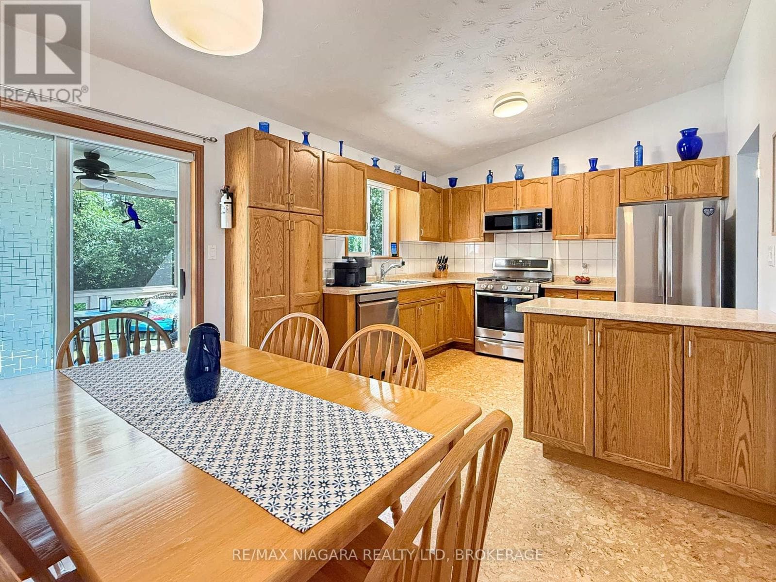 Single Family at 3230 Bethune Avenue, Fort Erie (Ridgeway), Ontario - Photo 10 - RE/MAX Garden City Realty