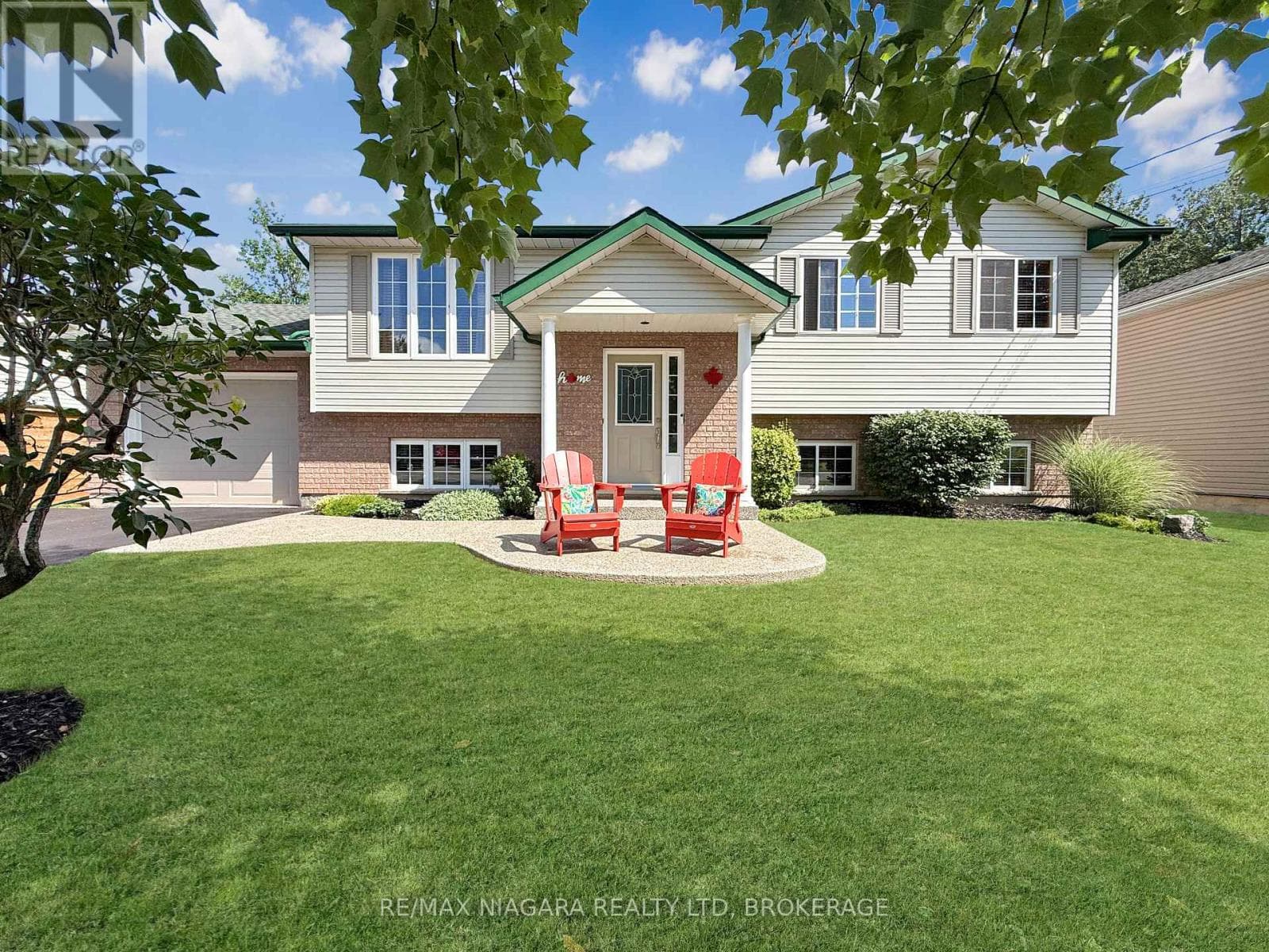 Single Family at 3230 Bethune Avenue, Fort Erie (Ridgeway), Ontario - Photo 2 - RE/MAX Garden City Realty