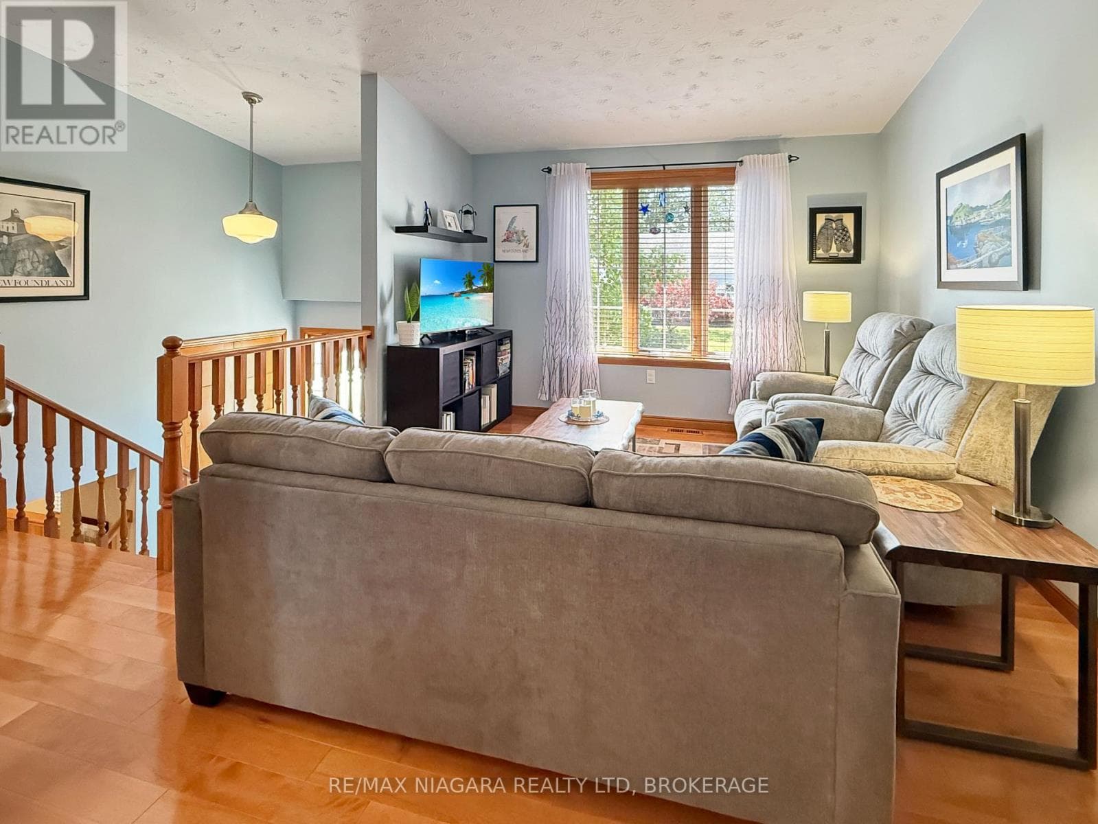 Single Family at 3230 Bethune Avenue, Fort Erie (Ridgeway), Ontario - Photo 5 - RE/MAX Garden City Realty