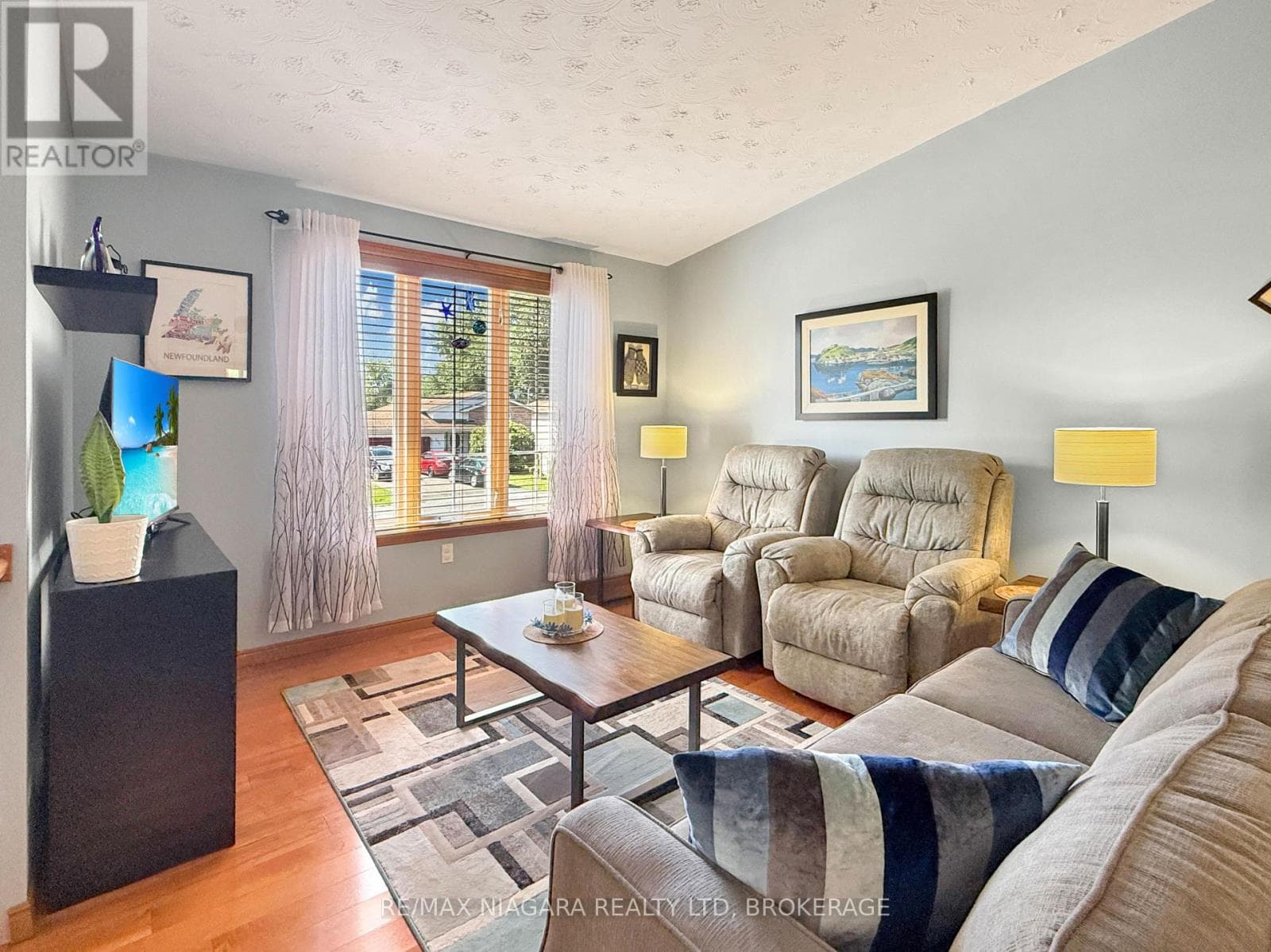 Single Family at 3230 Bethune Avenue, Fort Erie (Ridgeway), Ontario - Photo 6 - RE/MAX Garden City Realty