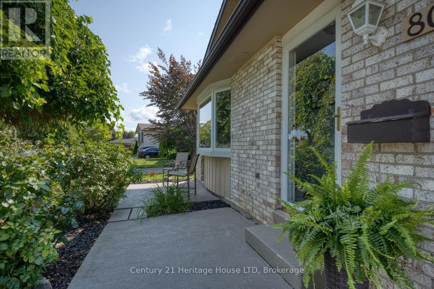 Single Family at 8086 Paddock Trail Drive, Niagara Falls (Ascot), Ontario - Photo 2 - RE/MAX Garden City Realty