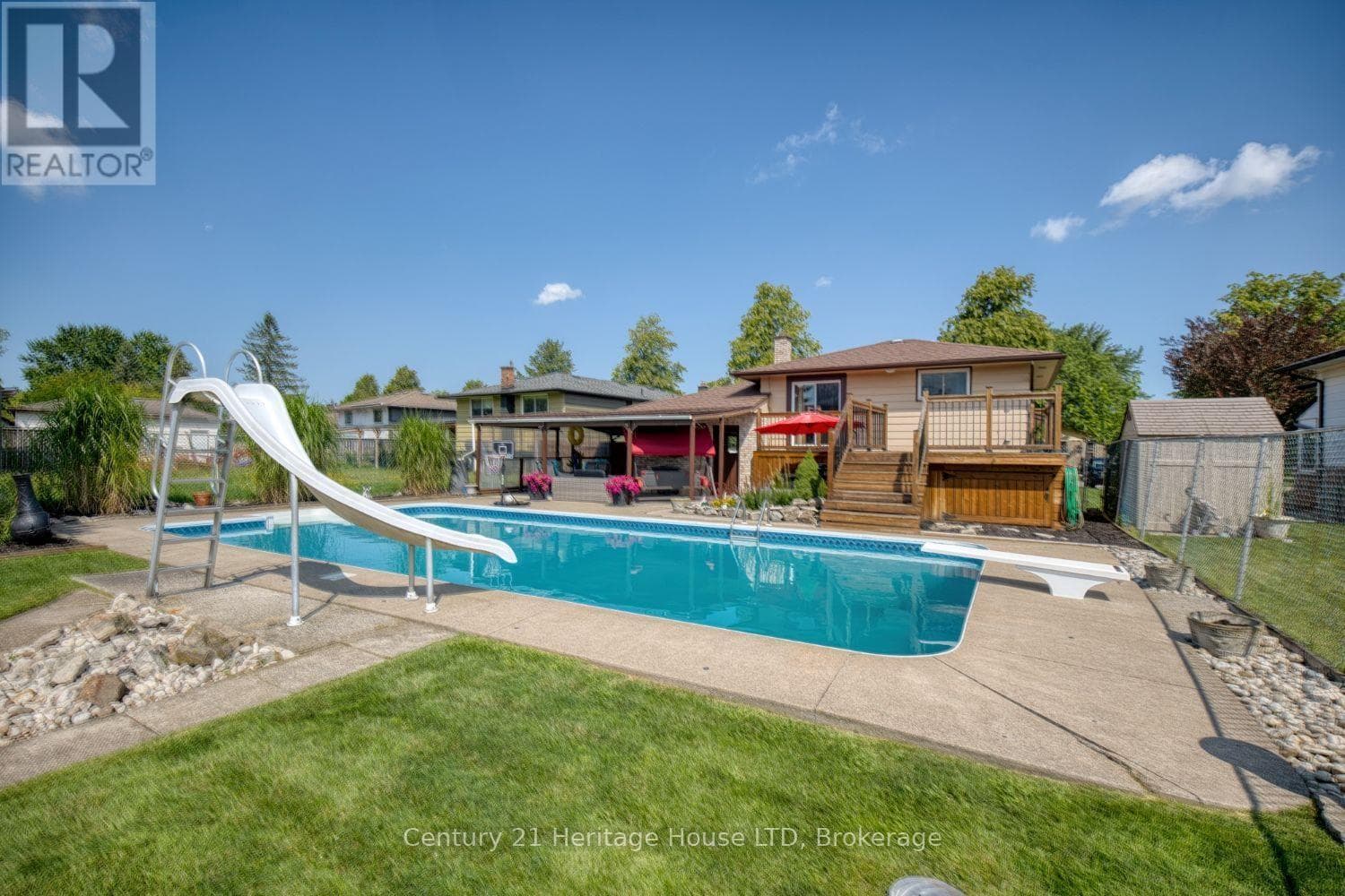 Single Family at 8086 Paddock Trail Drive, Niagara Falls (Ascot), Ontario - Photo 3 - RE/MAX Garden City Realty