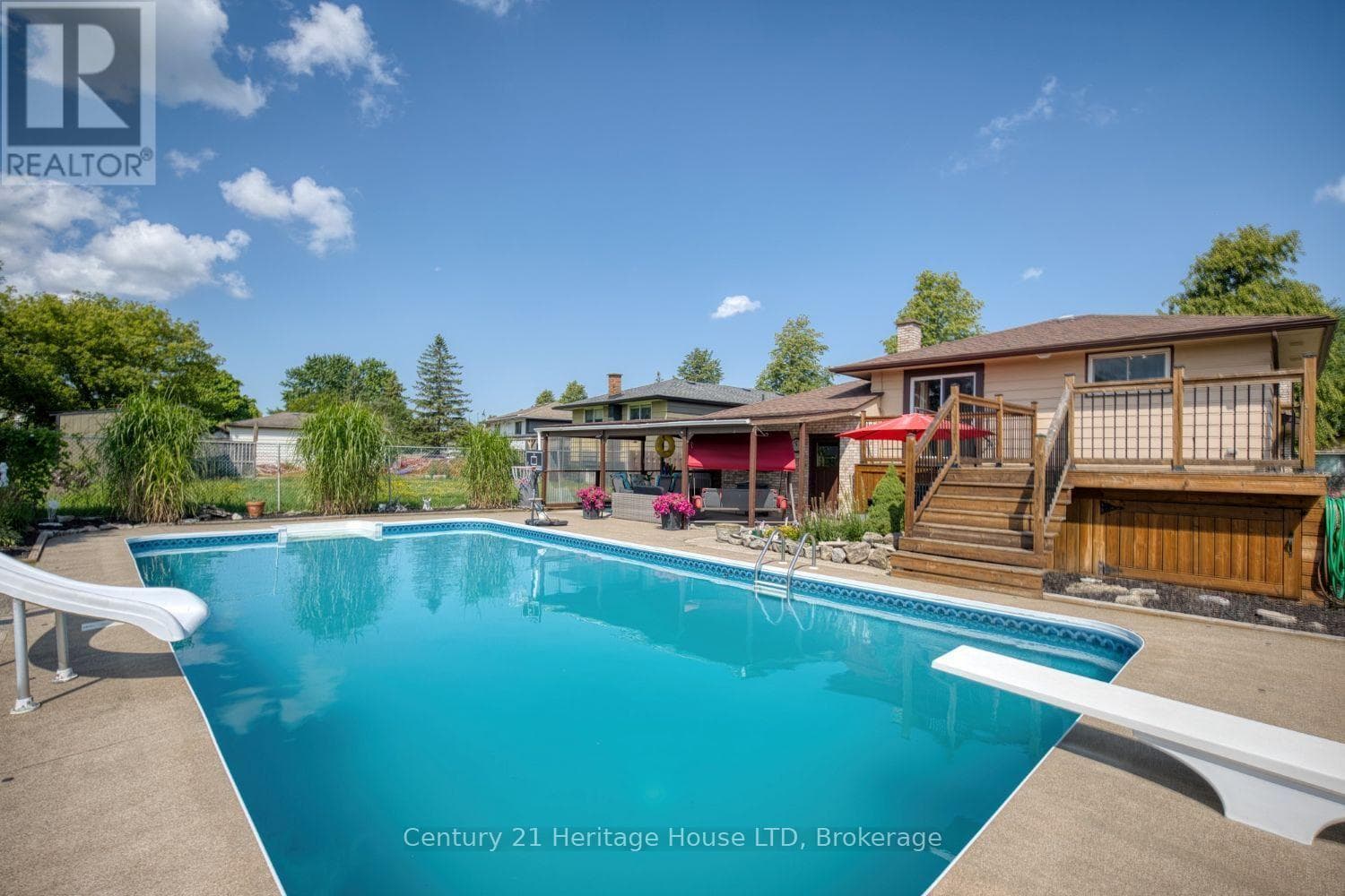 Single Family at 8086 Paddock Trail Drive, Niagara Falls (Ascot), Ontario - Photo 4 - RE/MAX Garden City Realty