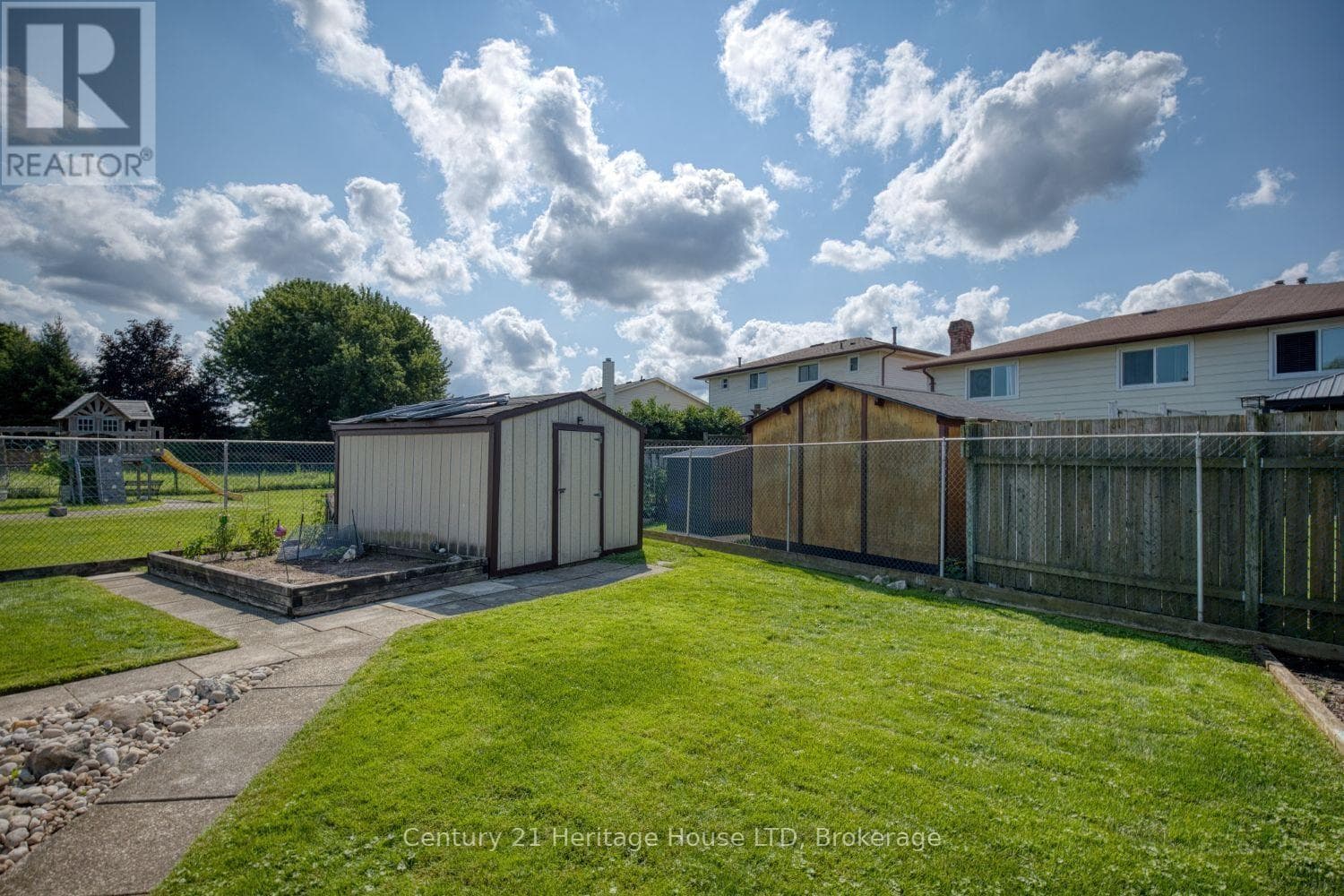 Single Family at 8086 Paddock Trail Drive, Niagara Falls (Ascot), Ontario - Photo 5 - RE/MAX Garden City Realty