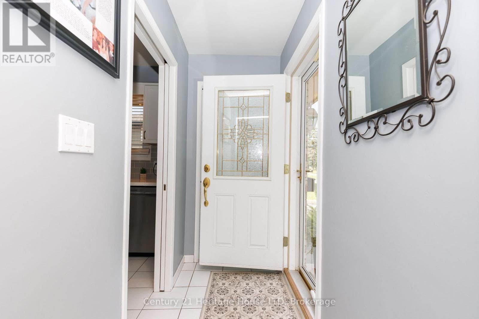 Single Family at 8086 Paddock Trail Drive, Niagara Falls (Ascot), Ontario - Photo 6 - RE/MAX Garden City Realty