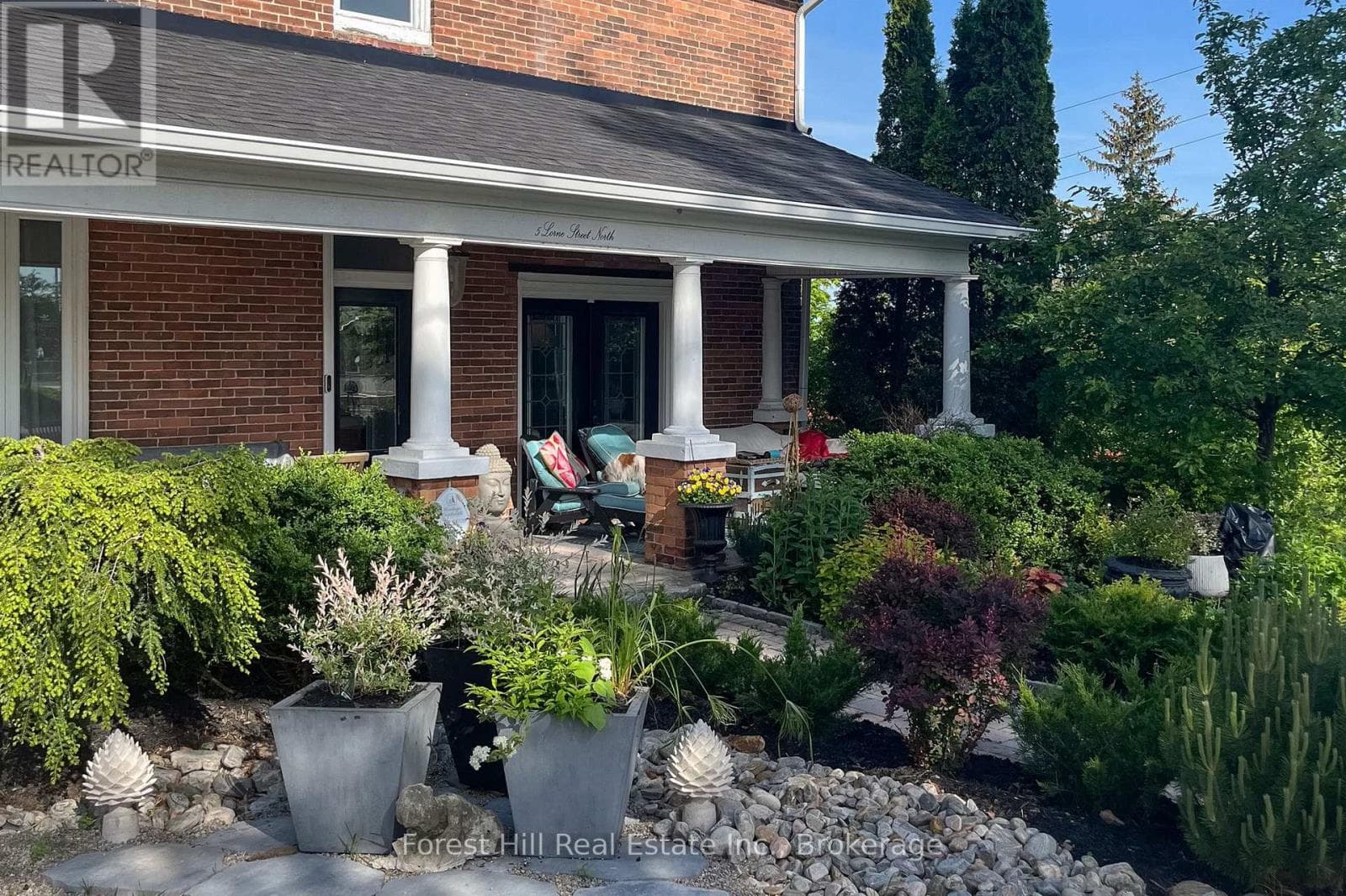 Single Family at 5 Lorne Street, Huntsville, Ontario - Photo 5 - RE/MAX Garden City Realty