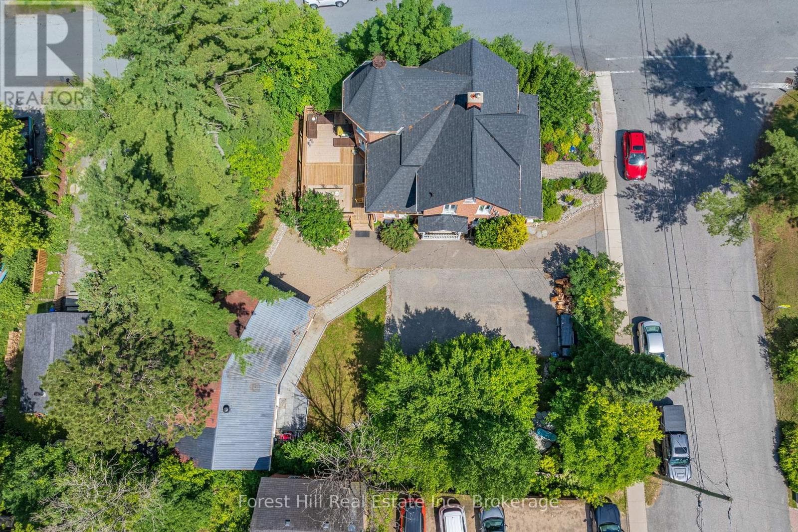 Single Family at 5 Lorne Street, Huntsville, Ontario - Photo 6 - RE/MAX Garden City Realty