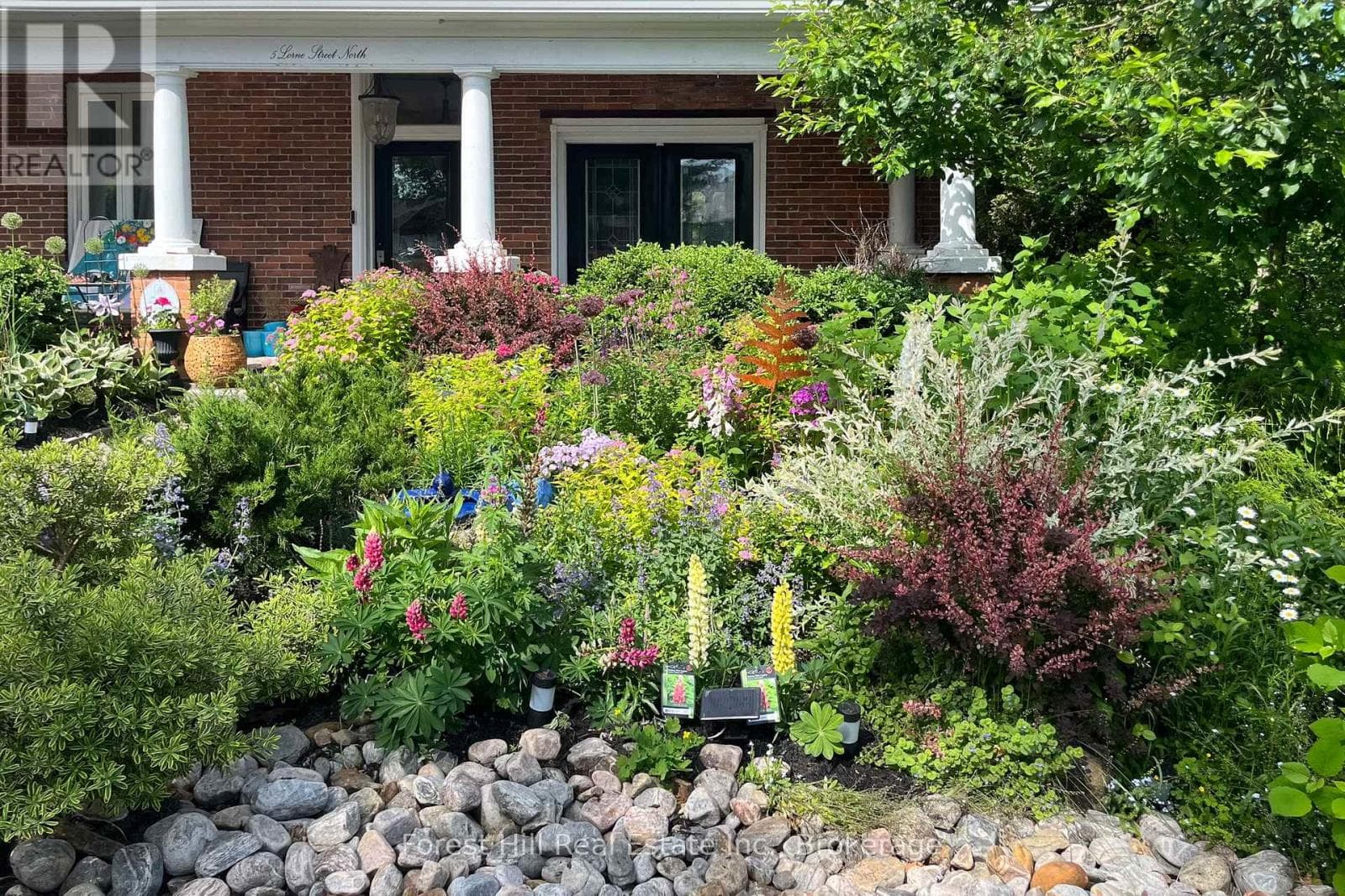 Single Family at 5 Lorne Street, Huntsville, Ontario - Photo 7 - RE/MAX Garden City Realty