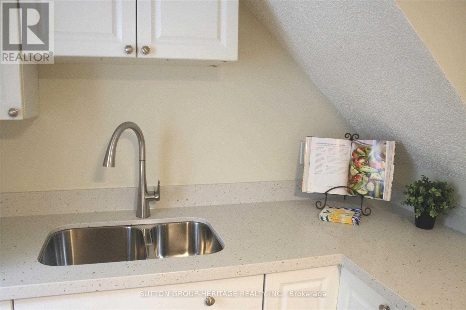 Single Family at 1612 Dufferin Street, Whitby (Port Whitby), Ontario - Photo 9 - RE/MAX Garden City Realty