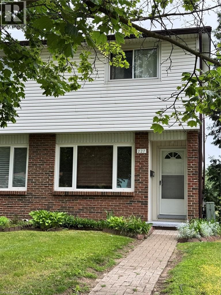 1- 227 FERGUS Avenue