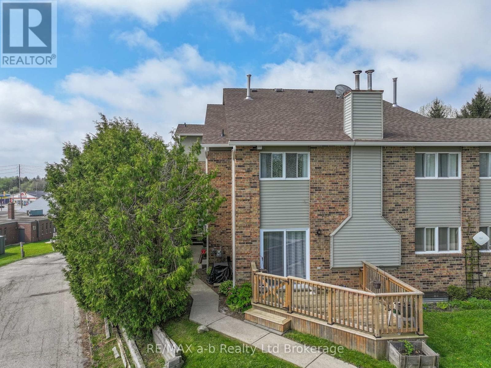 8- 19 WREN Court
