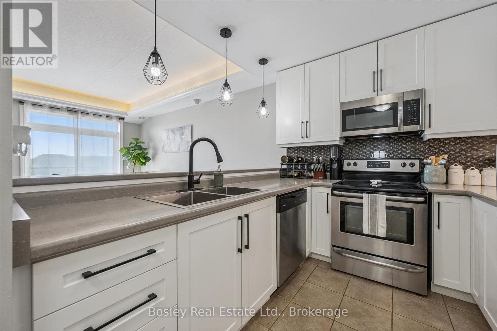 314- 2 Colonial Drive
