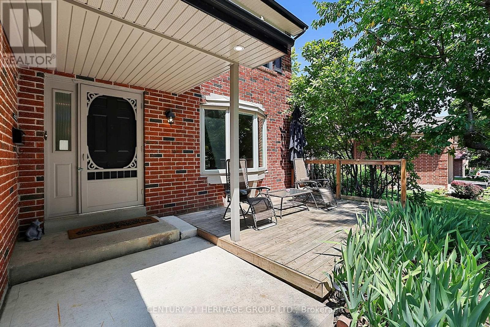 Single Family at 214 Lancaster Avenue, Newmarket (Bristol-London), Ontario - Photo 4 - RE/MAX Garden City Realty