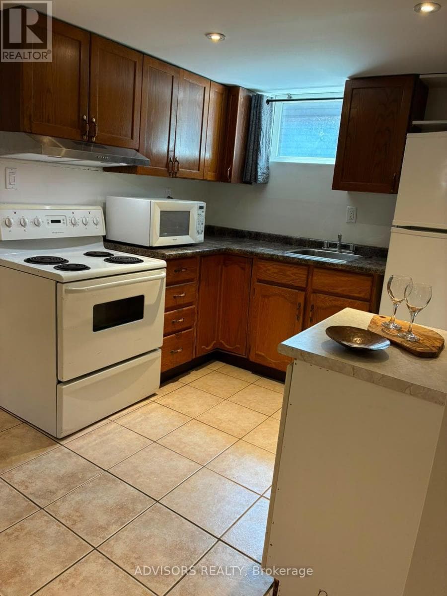 Single Family at 1470 Fisher Avenue, Burlington (Mountainside), Ontario - Photo 7 - RE/MAX Garden City Realty