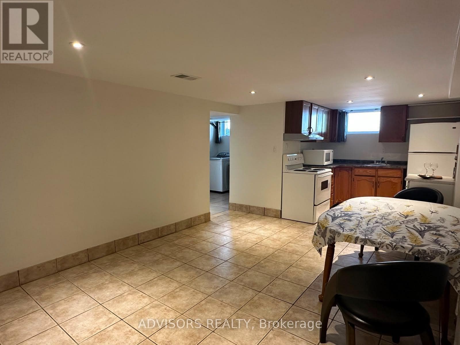 Single Family at 1470 Fisher Avenue, Burlington (Mountainside), Ontario - Photo 2 - RE/MAX Garden City Realty