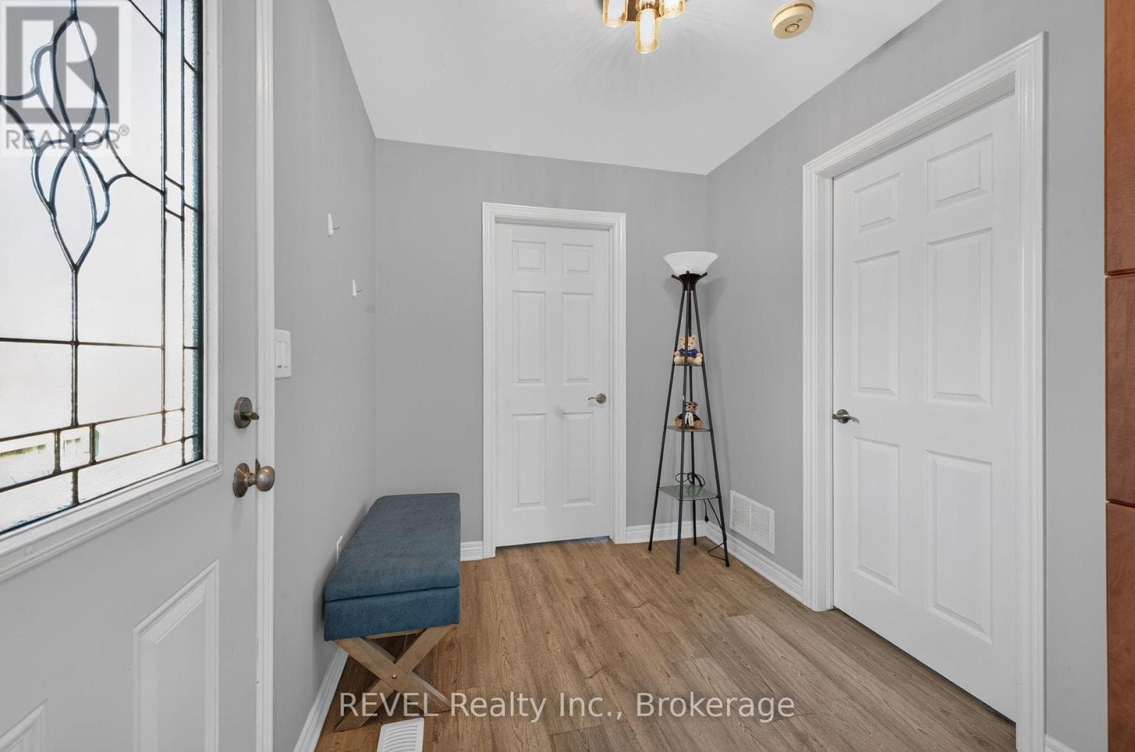 Single Family at 435 Grandview Road, Fort Erie (Crescent Park), Ontario - Photo 5 - RE/MAX Garden City Realty