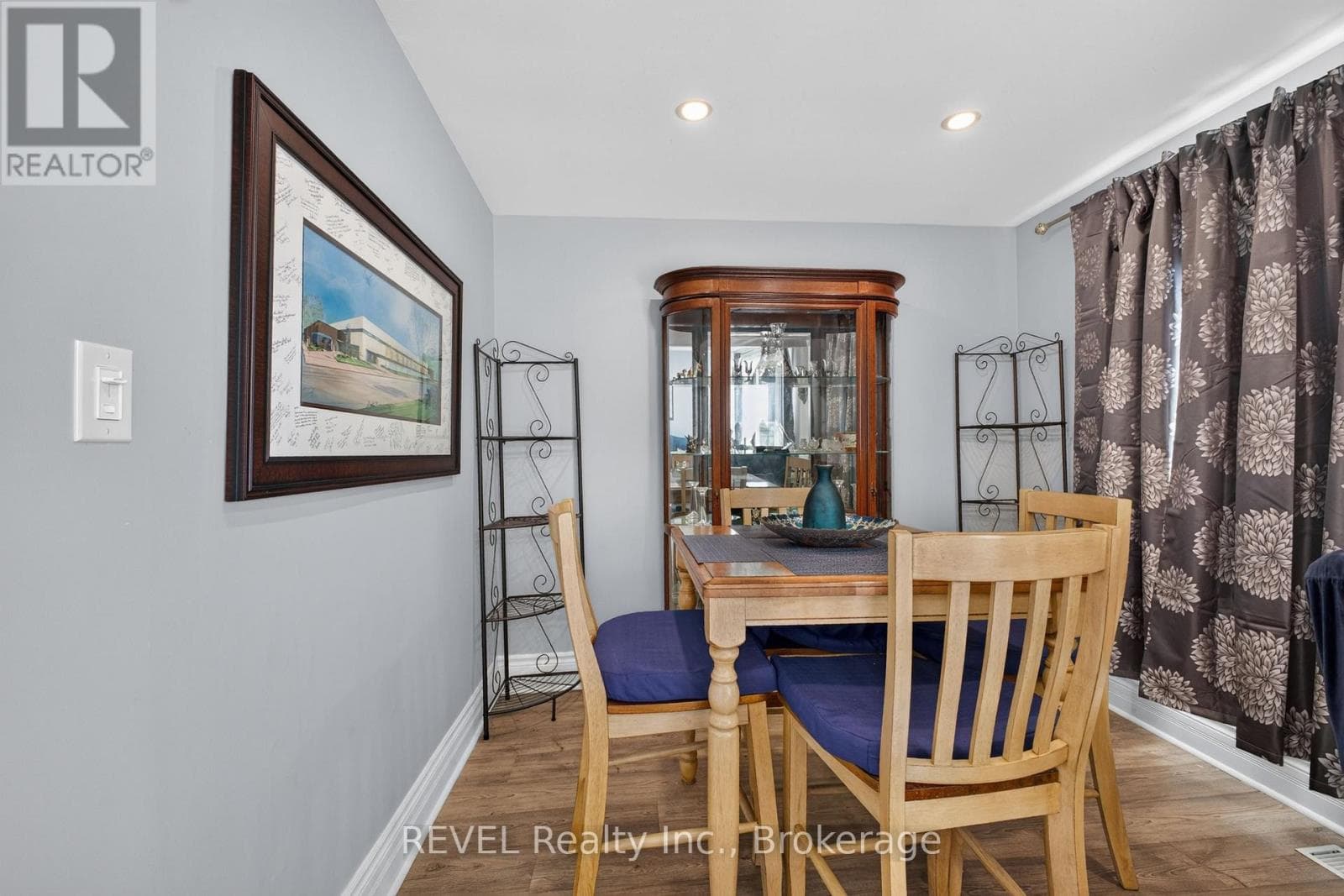 Single Family at 435 Grandview Road, Fort Erie (Crescent Park), Ontario - Photo 8 - RE/MAX Garden City Realty