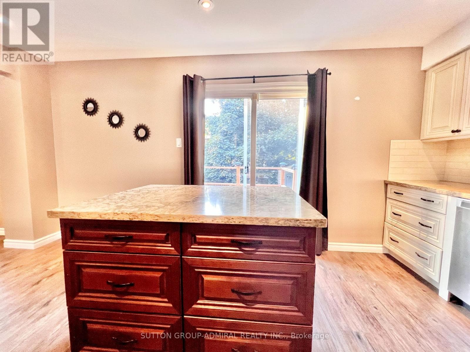 Single Family at 71 Trillium Crescent, Barrie (Allandale Heights), Ontario - Photo 6 - RE/MAX Garden City Realty