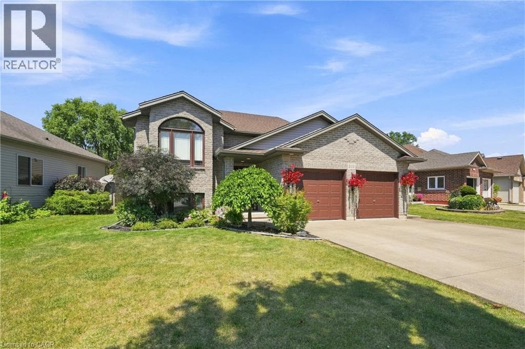 Single Family at 202 WELLBROOK Boulevard, Welland, Ontario - Photo 2 - RE/MAX Garden City Realty