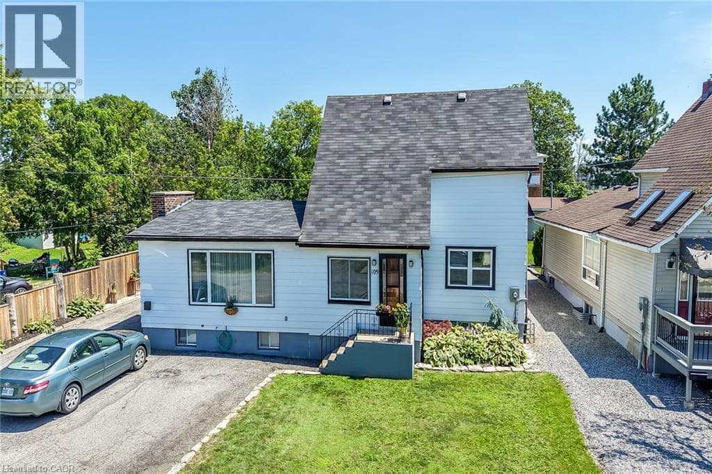 Single Family at 109 HODGKINS Avenue, Thorold, Ontario - Photo 3 - RE/MAX Garden City Realty