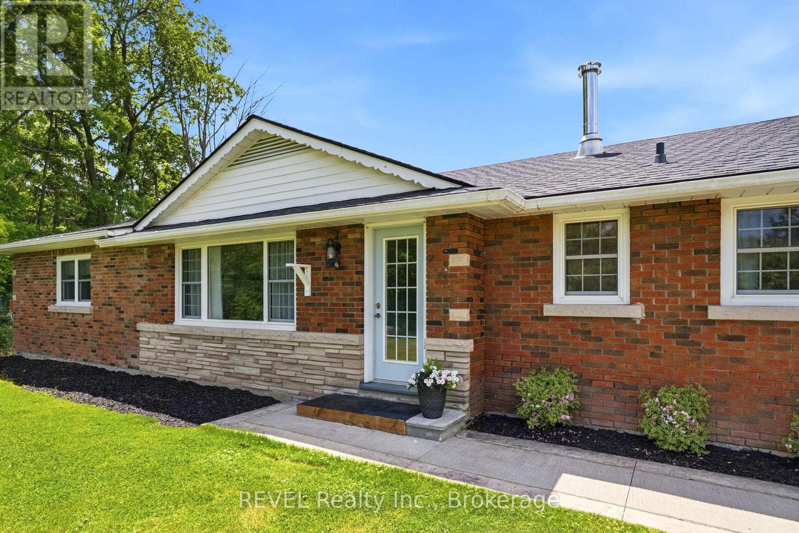 Single Family at 8238 Concession 5 Road, West Lincoln (West Lincoln), Ontario - Photo 2 - RE/MAX Garden City Realty