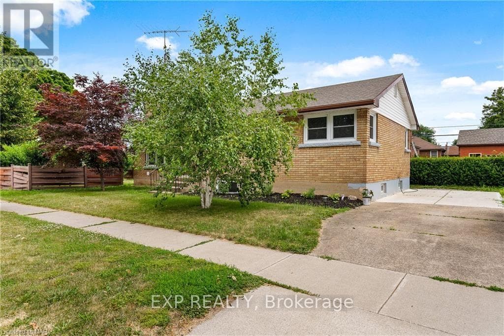 Single Family at Lower- 92 Margery Avenue, St. Catharines (Haig), Ontario - Photo 2 - RE/MAX Garden City Realty