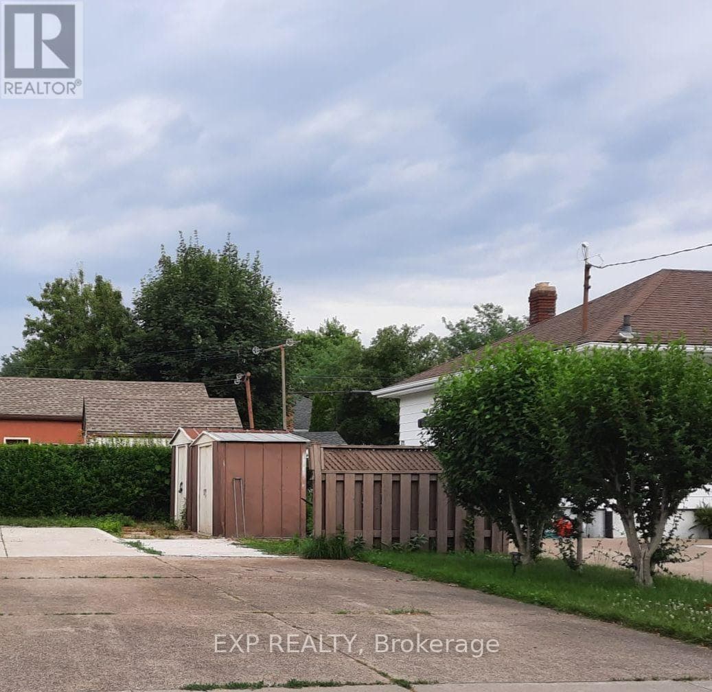 Single Family at Lower- 92 Margery Avenue, St. Catharines (Haig), Ontario - Photo 3 - RE/MAX Garden City Realty
