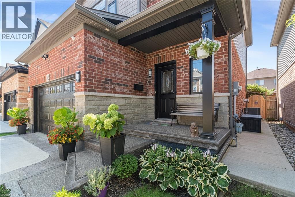 Single Family at 102 WILLOW Lane, Grimsby, Ontario - Photo 3 - RE/MAX Garden City Realty