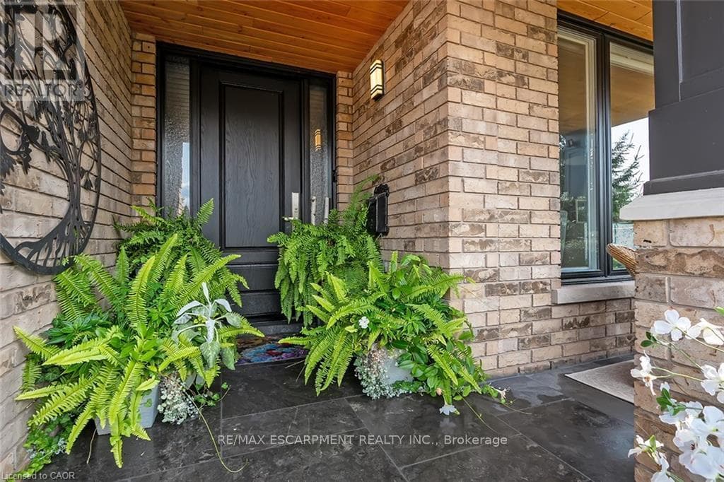 Single Family at 4252 Sarazen Drive, Burlington (Rose), Ontario - Photo 4 - RE/MAX Garden City Realty