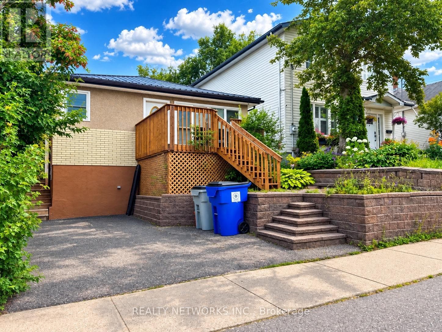 464 Hart Street