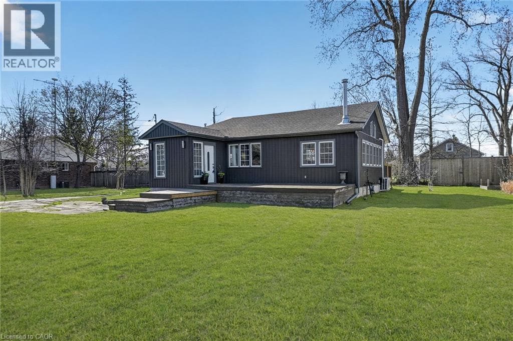 Single Family at 3149 JEWELL Avenue, Fort Erie, Ontario - Photo 3 - RE/MAX Garden City Realty