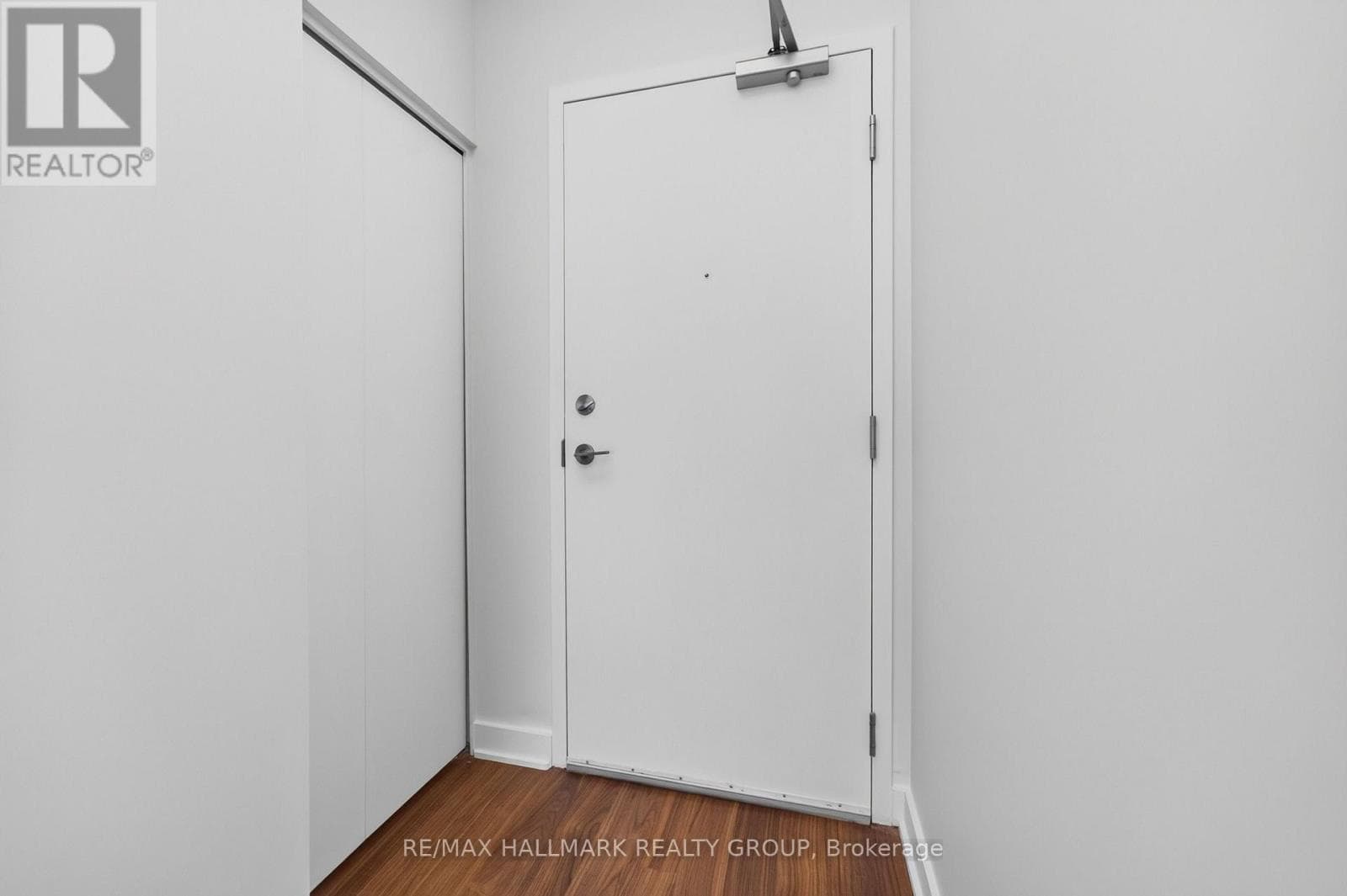 Single Family at 606- 354 Gladstone Avenue, Ottawa, Ontario - Photo 5 - RE/MAX Garden City Realty