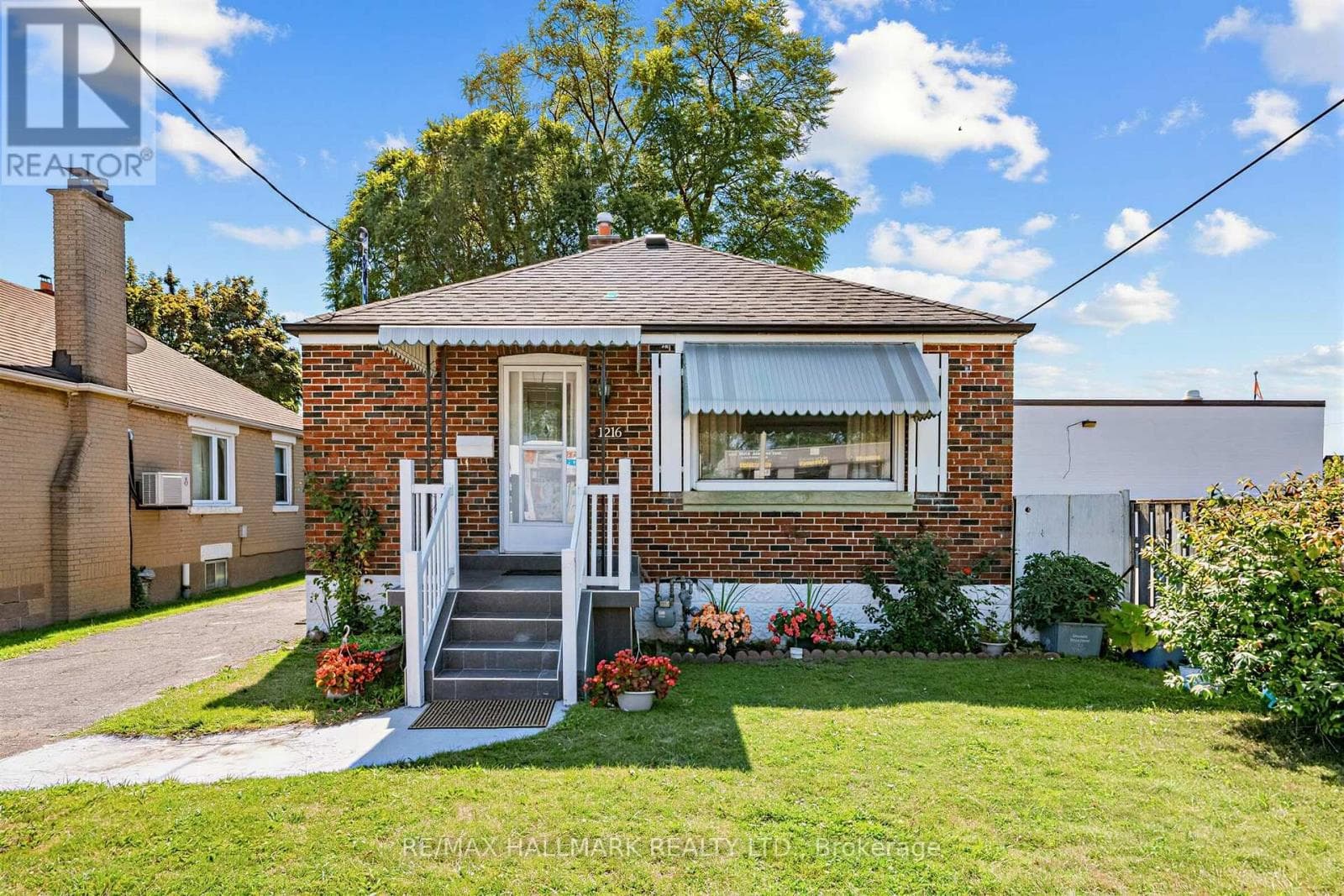 1216 Victoria Park Avenue