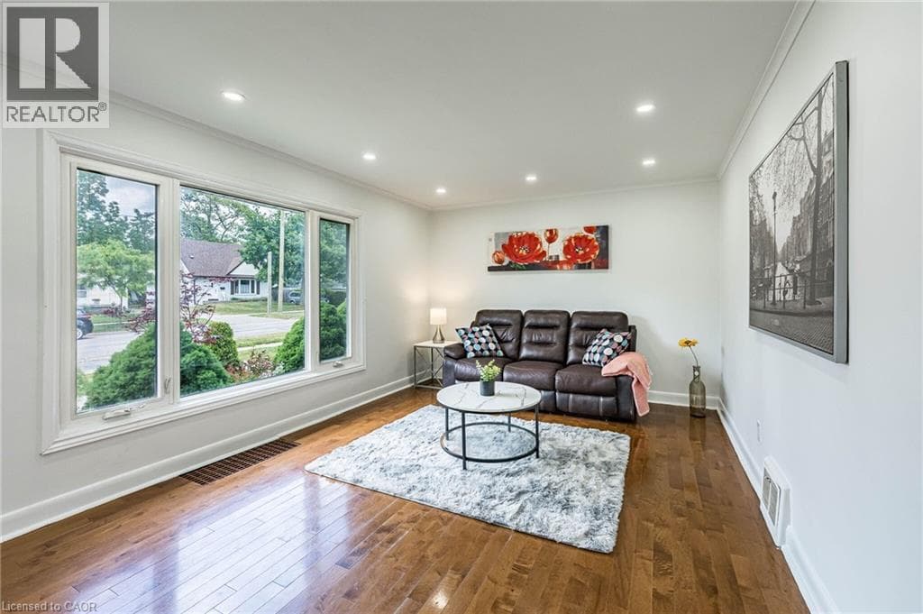 Single Family at 7 PUTNEY Road, Toronto, Ontario - Photo 10 - RE/MAX Garden City Realty