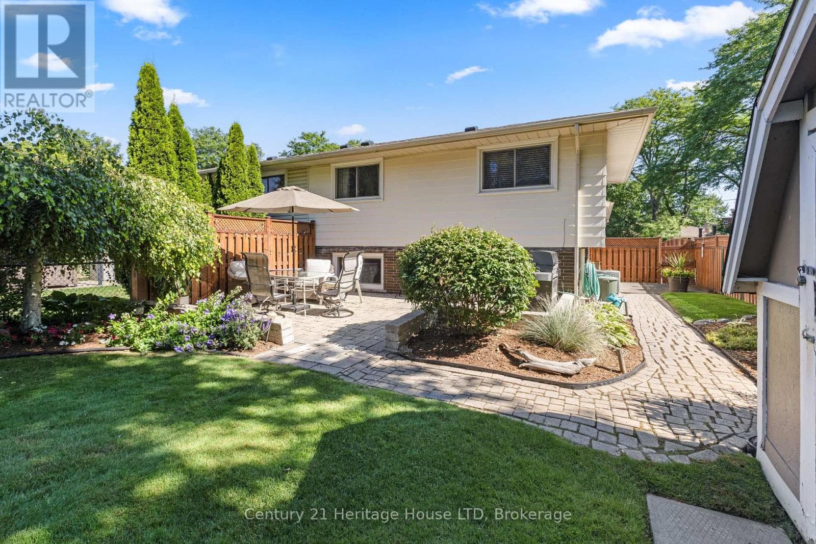 Single Family at 20 Cypress Street, St. Catharines (Lakeport), Ontario - Photo 5 - RE/MAX Garden City Realty