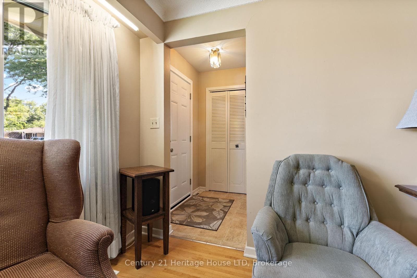 Single Family at 20 Cypress Street, St. Catharines (Lakeport), Ontario - Photo 6 - RE/MAX Garden City Realty