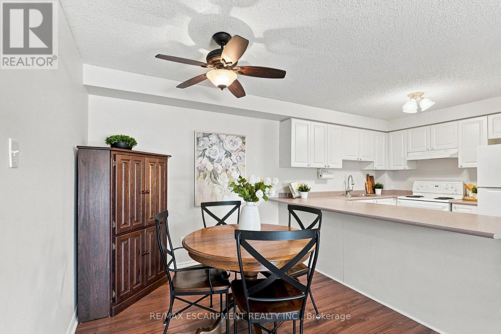 Single Family at 204- 1701 Lampman Avenue, Burlington (Appleby), Ontario - Photo 10 - RE/MAX Garden City Realty