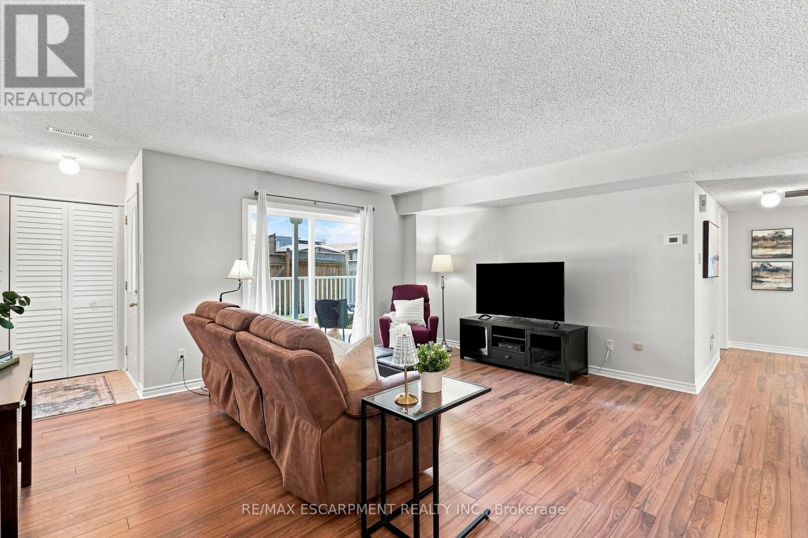 Single Family at 204- 1701 Lampman Avenue, Burlington (Appleby), Ontario - Photo 5 - RE/MAX Garden City Realty