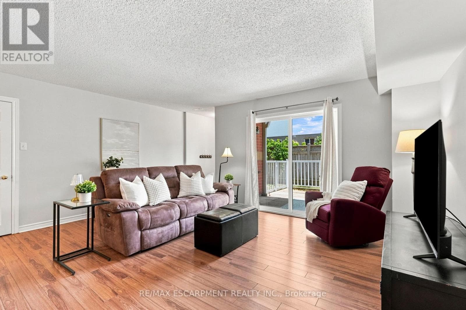 Single Family at 204- 1701 Lampman Avenue, Burlington (Appleby), Ontario - Photo 6 - RE/MAX Garden City Realty