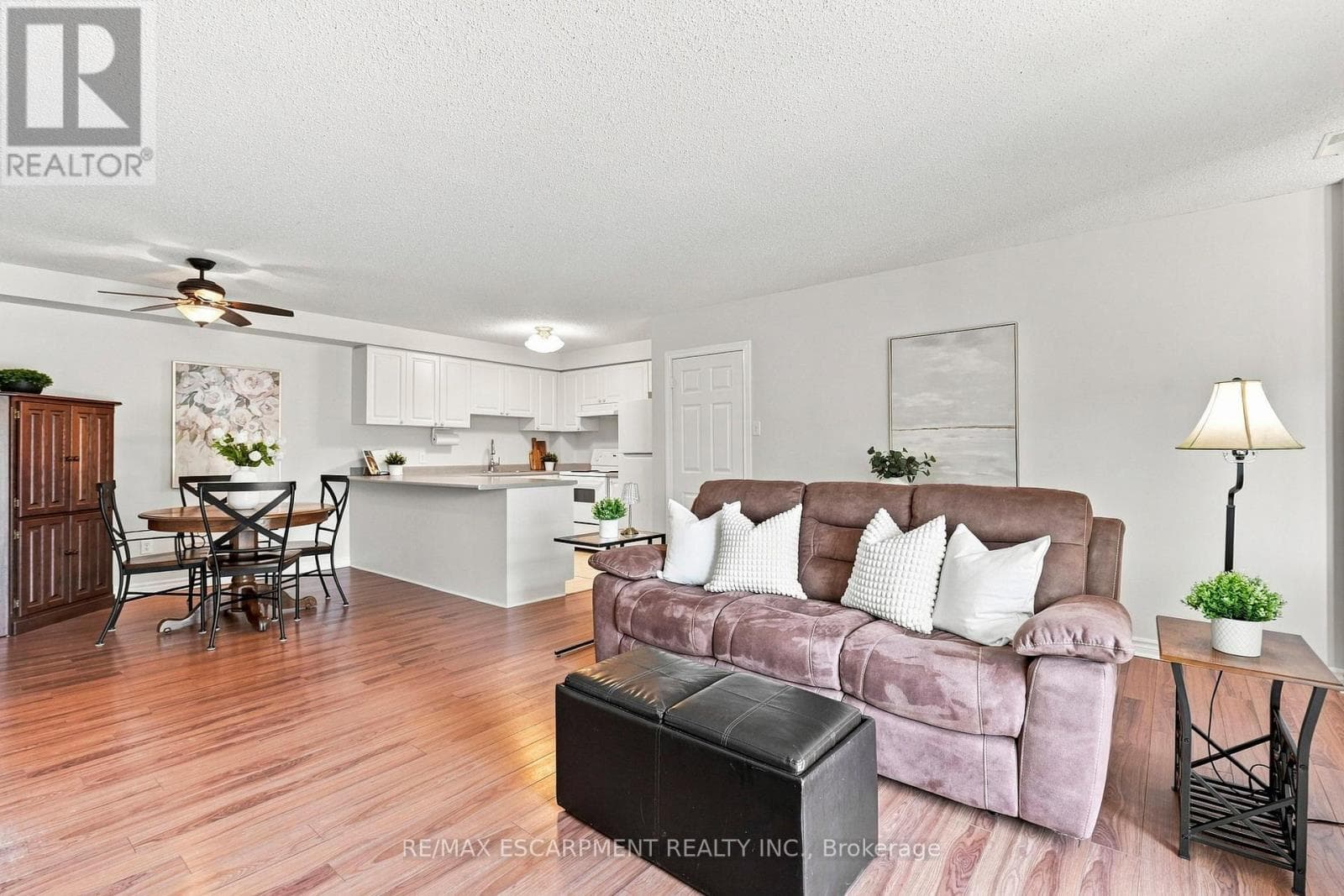 Single Family at 204- 1701 Lampman Avenue, Burlington (Appleby), Ontario - Photo 7 - RE/MAX Garden City Realty
