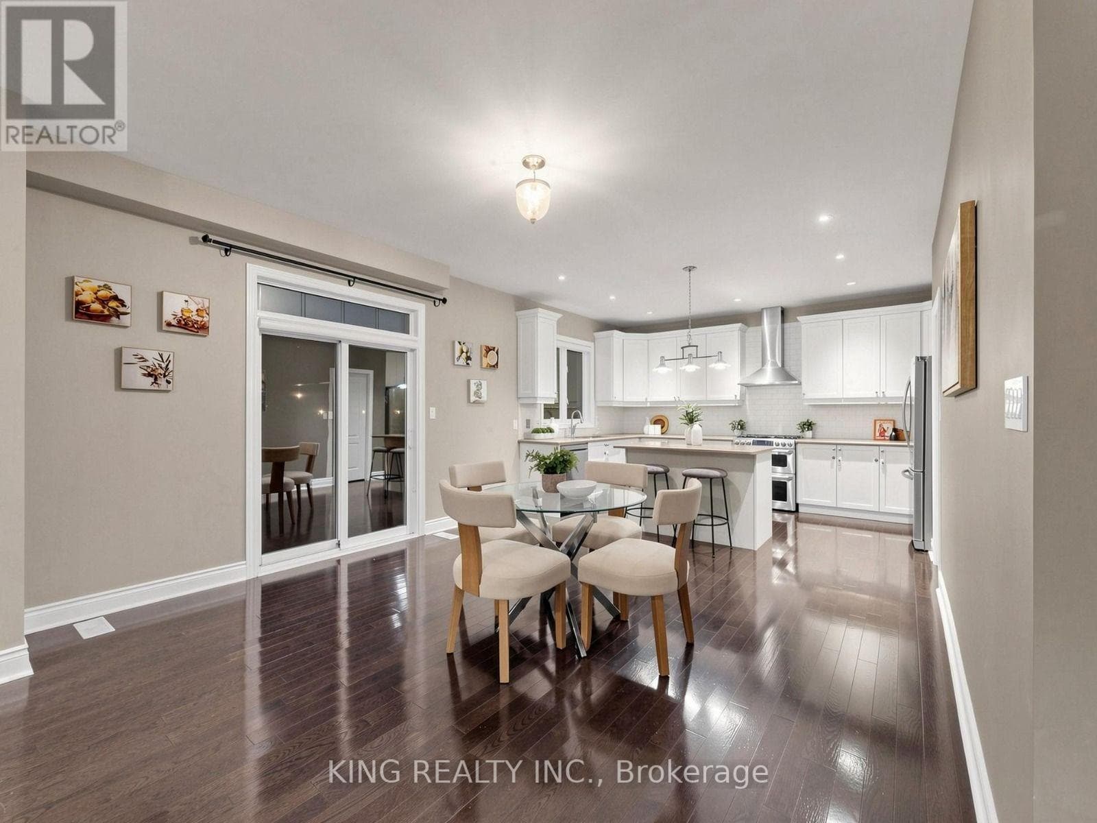 Single Family at 939 Goring Circle, Newmarket (Stonehaven-Wyndham), Ontario - Photo 10 - RE/MAX Garden City Realty