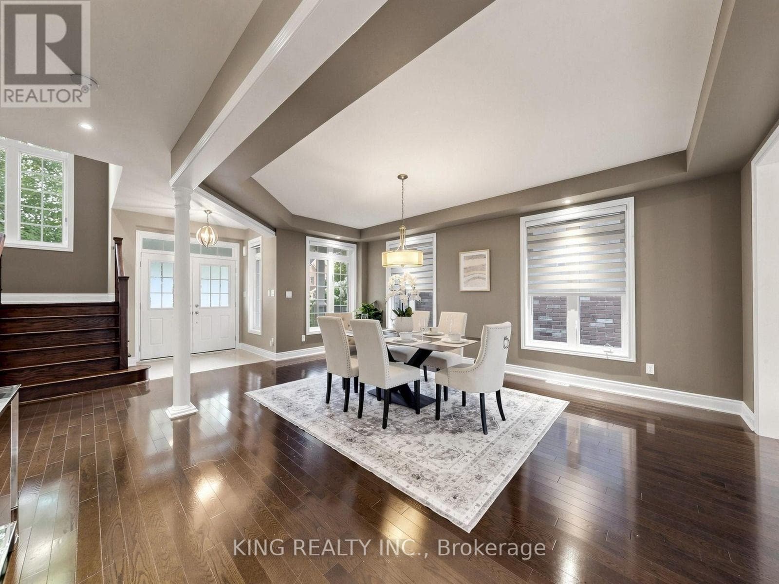 Single Family at 939 Goring Circle, Newmarket (Stonehaven-Wyndham), Ontario - Photo 5 - RE/MAX Garden City Realty