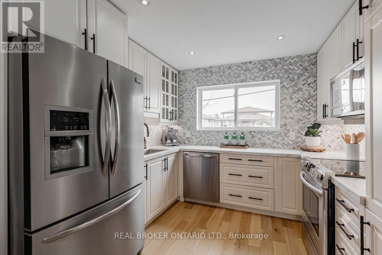 Single Family at Upper- 25 Newlin Crescent, Toronto (Glenfield-Jane Heights), Ontario - Photo 2 - RE/MAX Garden City Realty