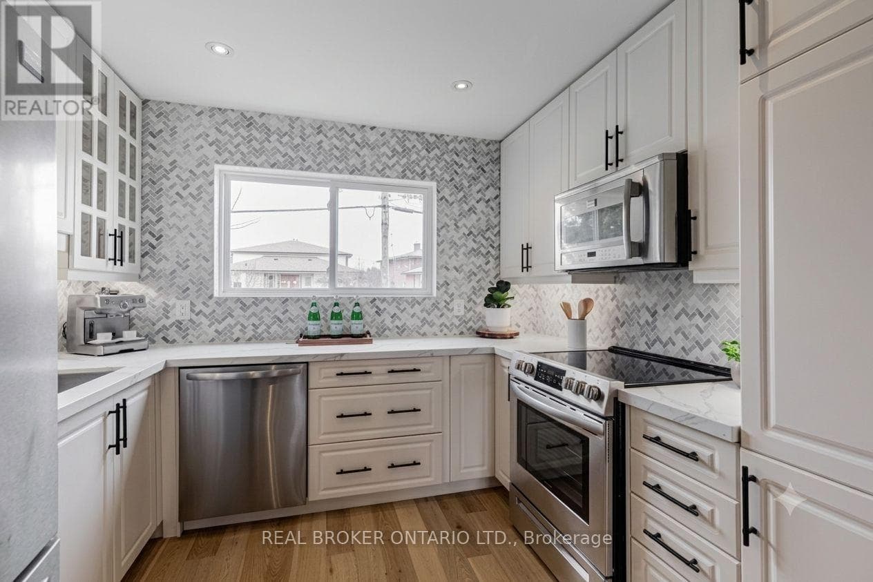 Single Family at Upper- 25 Newlin Crescent, Toronto (Glenfield-Jane Heights), Ontario - Photo 3 - RE/MAX Garden City Realty